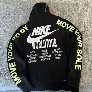 Nike | Mens World Tour Graphic Hoodie Size Medium